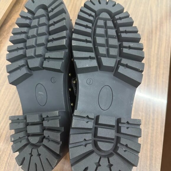 American Eagle Black Sherpa Lined Studded Clogs - Picture 8 of 8